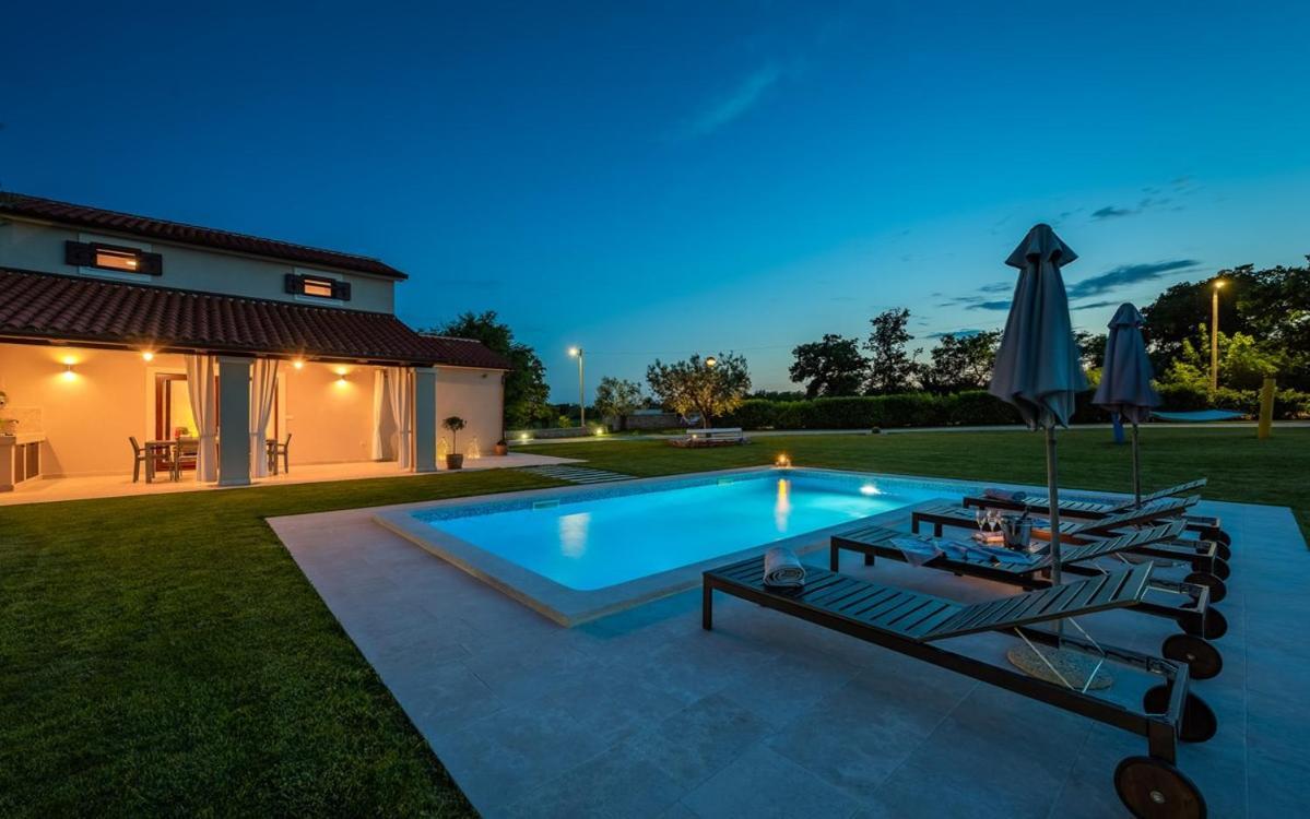 Villa Zara Marčana Buitenkant foto