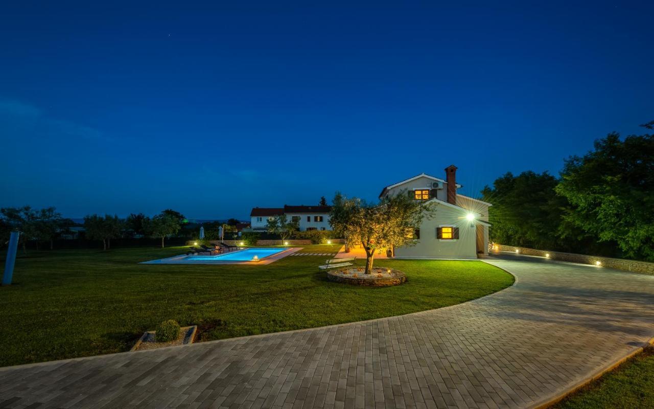 Villa Zara Marčana Buitenkant foto